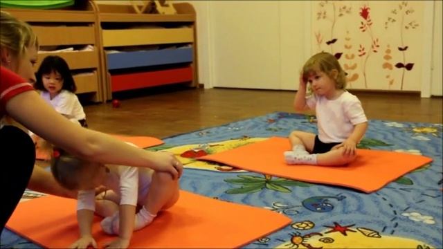 Частный детский сад"В гостях у Солнышка" Аэробика с самыми маленькими смотреть онлайн