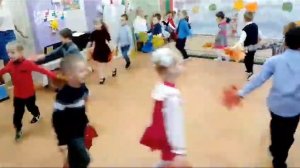 Танец с листьями в детском саду. Подготовительная группа. Листопад.