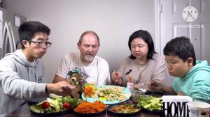 СЕМЕЙНЫЙ Мукбанг Горы МАНТОВ с Бараниной и Тыквой, Фунчоза По КОРЕЙСКИ, Морковка По КОРЕЙСКИ, Зелен