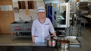 Как приготовить "Кашу гречневую" и "Печень по-строгановски" в школьной столовой