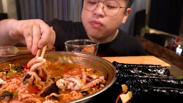 목포뻘낙지 해물라면 후회없는 조합 이쥬 이건 정말 대박 레전드 먹방 Octopus seafood ramyun mukbang Legend koreanfood eatingshow a