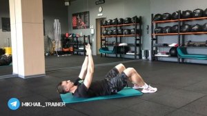 Скручивания на пресс лёжа на коврике