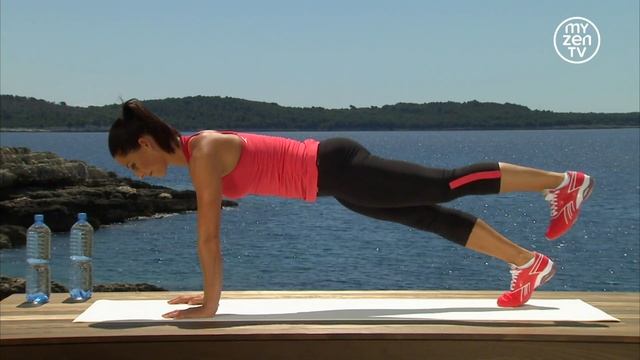 Фитнес с бутылками, много классных упражнений для рук. Очень хорошая тренировка. смотреть онлайн