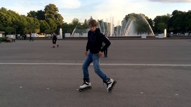 Катание на передних колесах | Школа роликов RollerLine Роллерлайн в Москве смотреть онлайн