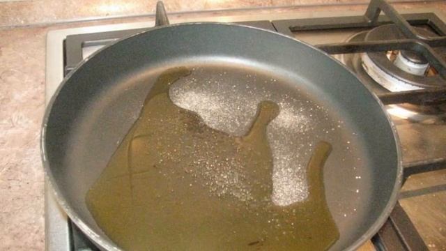 Fried potatoes with sour cream смотреть онлайн