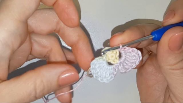 МИНИАТЮРНЫЕ вязаные крючком цветы Анютины глазки Вязаные DIY украшения смотреть онлайн