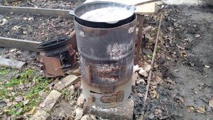 печь под казан из железной бочки.