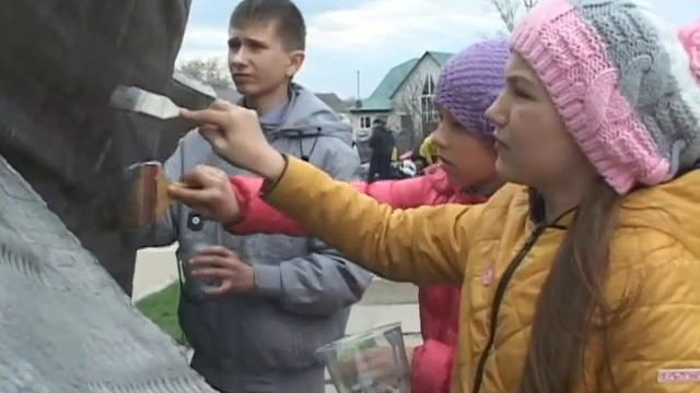 Верхнемамонские школьники у монумента "Прорыв" смотреть онлайн