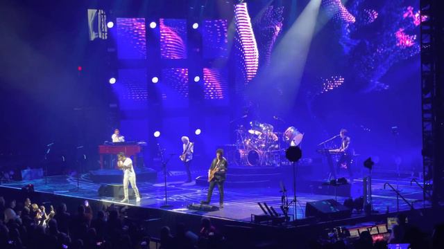 Faithfully - Journey live in concert ALLSTATE ARENA, Rosemont (Chicago) 5/2/22 with intro смотреть онлайн
