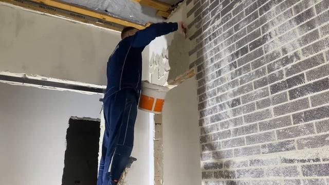 Имитация кирпича на стене с помощью система АМК Фасад смотреть онлайн