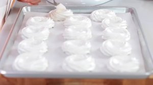 Dessert: Easy Mini Pavlovas  - Homemade Meringues Recipe