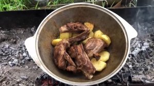 Бараньи ребра с картофелем в казане