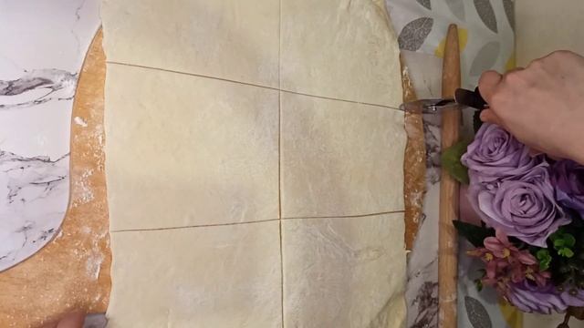 Быстрые ,полезные и очень вкусные слойки на завтрак детям. Слойки с творогом и черникой.
