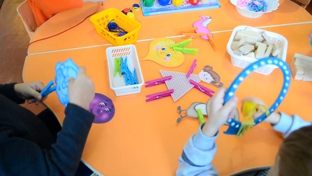 Игры для развития мелкой моторики Нетрадиционное оборудование смотреть онлайн