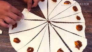 РОГАЛИКИ К ЧАЮ ИЗ ДВУХ ИНГРЕДИЕНТОВ! РОГАЛИКИ С НАЧИНКОЙ ЗА 5 МИНУТ/ВКУСНАЯ ВЫПЕЧКА