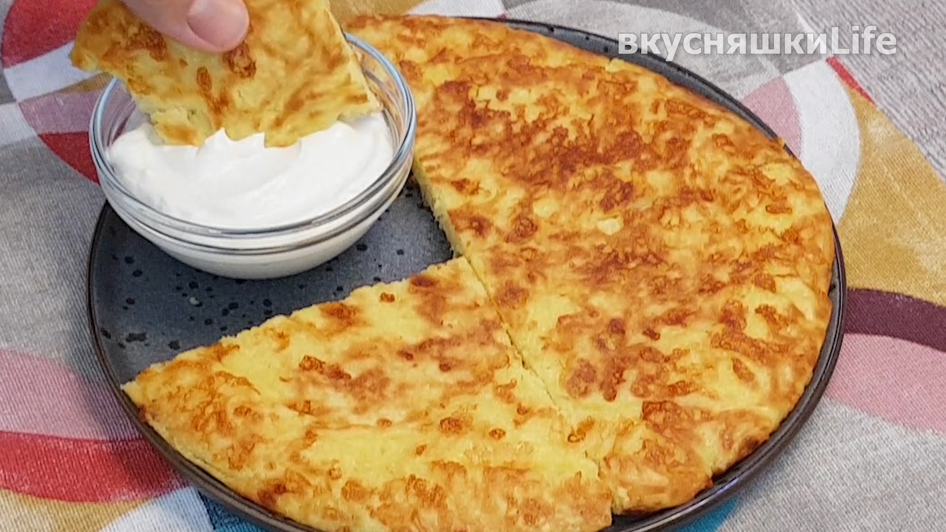 Сырная лепешка / Ленивый хачапури на сковороде. Завтрак или перекус. Cheese cake in a pan. Breakfast смотреть онлайн