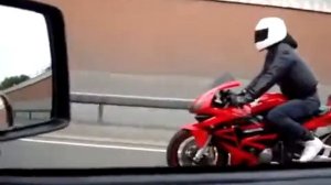 Honda cbr 600RR в тоннеле под 200