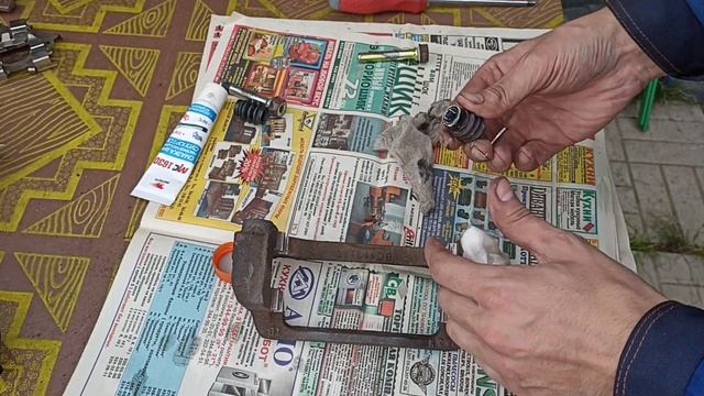 Обслуживание суппорта передней оси. Замена передних тормозных колодок. Смазка направляющих пальцев. смотреть онлайн