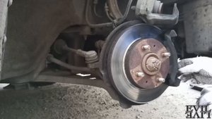 Замена передних тормозных колодок Mitsubishi Galant 8