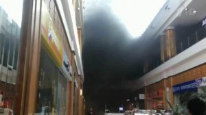При пожаре в ТЦ "РИО" четыре человека спрятались в холодильнике и оказались заблокированными в огне