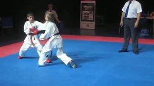каратэ поединок 8-9 лет