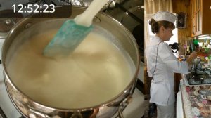 Каша, манная каша на холодном молоке, без комочков - получается всегда.