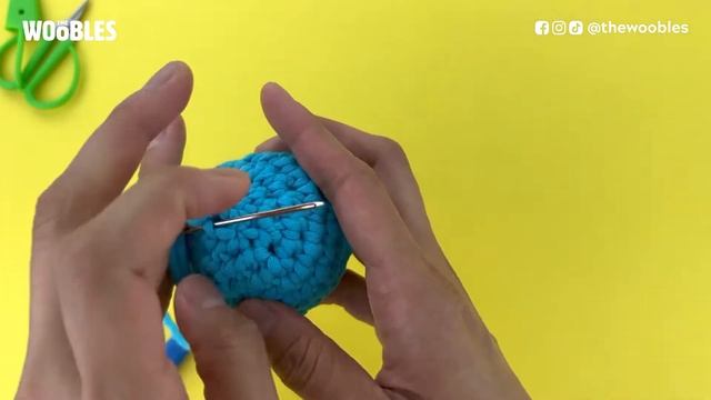 Left-handed crochet: How to close amigurumi смотреть онлайн