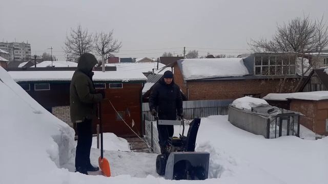 Снегоуборщик Интерскол для кровли смотреть онлайн