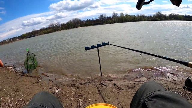 Ураганная рыбалка.Апрельские караси. смотреть онлайн