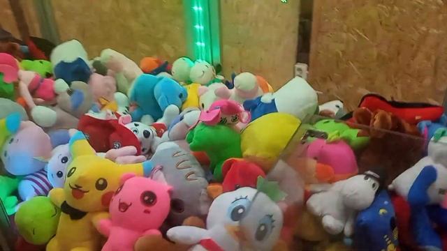 Нашли Бокси Бу в Хватайке, а ещё аниматроник, мама длинные ноги и ... / Разоряем автоматы Хватайка смотреть онлайн