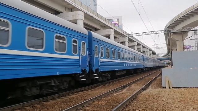 Электровоз ЧС7-054 с фирменным поездом №002 "Беларусь" Минск - Москва. смотреть онлайн