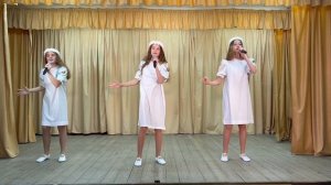 Трио - Паприка песня: "Белые панамки"