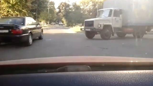 Проезд Т-образных перекрестков по-украински смотреть онлайн