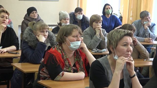 Средняя школа №4 рассматривает возможность перехода с шестидневной учебной недели на пятидневную. смотреть онлайн