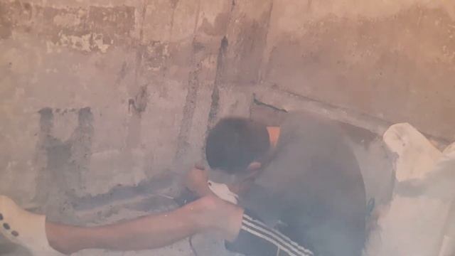 обожаю штробить бетонные стены