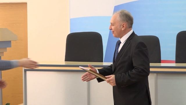 КуZнецких коммунальщиков поздравили с профессиональным праздником. смотреть онлайн