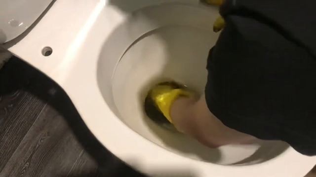 Отмываем унитаз, супер быстро и эффективно. смотреть онлайн