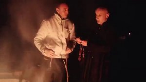 Blasphème :  lorsque Morgan "Priest" fait jeter au feu des chapelets !