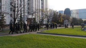 ОМОН вытесняет митингующих с площади. 10.10.2020 Хабаровск
