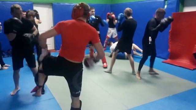 Спаринги в бойцовском клубе смотреть онлайн