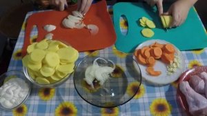 Вкусный Ужин// Мясо с картошкой и майонезом в духовке.