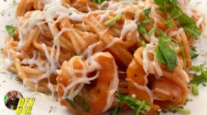 Паста с креветками и соусом "Биск". Это очень вкусно и просто, попробуйте!