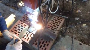 Закладные для ворот на кирпичном столбе.