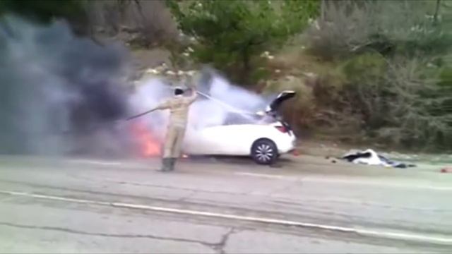 Водитель бетононасоса потушил горящий автомобиль