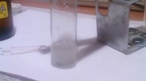 Опыт : кислота растворяет металл