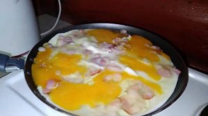 Яичница с грудинкой – что может быть проще? (Летний завтрак дачника).
