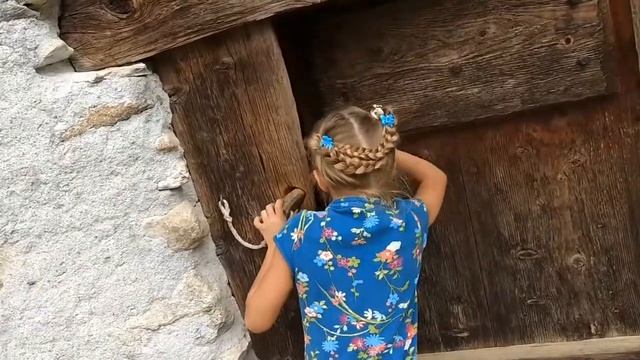 Самые старые дома в Альпах! И там жили люди!
