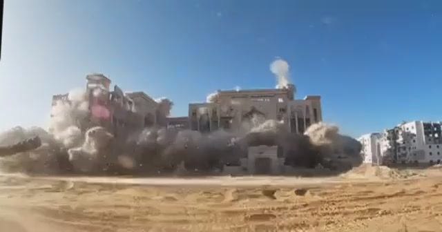 Израильтяне взорвали здание Верховного суда в Газе