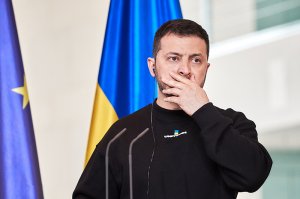 Журналисты отметили странное поведение Зеленского в Париже / События на ТВЦ