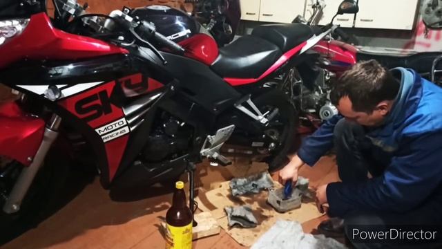 Мото гараж! Обслуживание и натяжка цепи мотоцикла Racer Skyway RC 300! смотреть онлайн